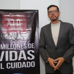 El director ejecutivo del Instituto AHF de salud pública global, Jorge Saavedra, pos al término de una entrevista con EFE, este viernes en la ciudad de Guadalajara, Jalisco (México). EFE/ Francisco Guasco