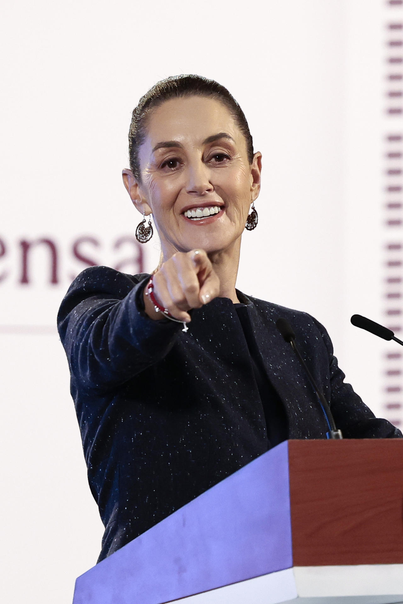 La presidenta de México, Claudia Sheinbaum, participa este miércoles durante su conferencia de prensa matutina en Palacio Nacional, en la Ciudad de México (México). EFE/ José Méndez
