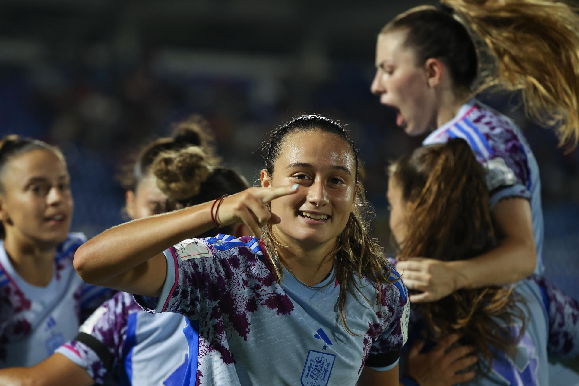 Alba Cerrato de España celebra un gol en un partido por la semifinal de la Copa Mundial Femenina sub-17. EFE/ Orlando Barría
