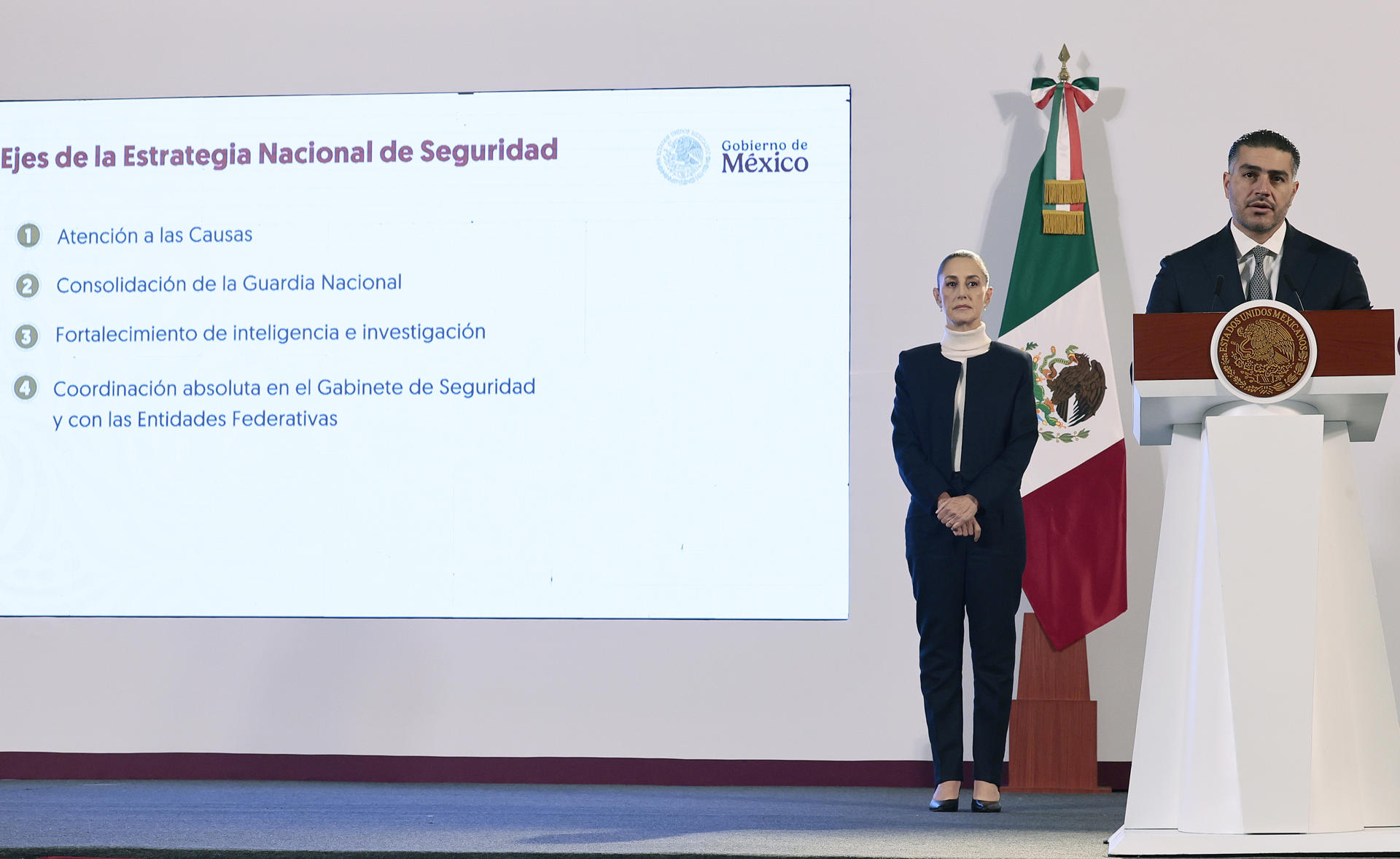 El secretario de Seguridad y Protección Ciudadana, Omar García Harfuch, habla este martes durante una conferencia de prensa matutina en Palacio Nacional de la Ciudad de México (México). EFE/ José Méndez
