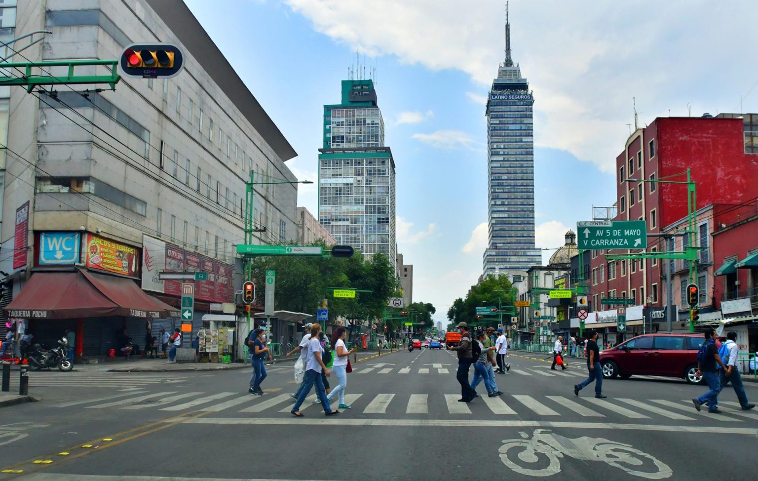 Fotografía de una avenida principal en la Ciudad de México (México). Archivo. EFE/ Jorge Núñez