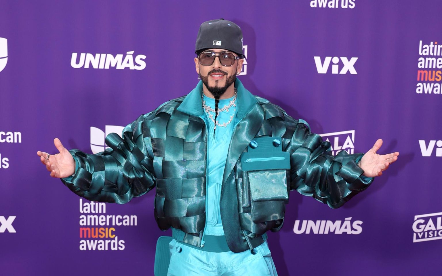 El cantante puertorriqueño Yandel posa en la alfombra roja de la novena edición de los premios Latin American Music Awards en el MGM Grand Garden Arena en Las Vegas, Nevada. Archivo. EFE/Ronda Churchill