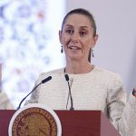 La presidenta de México, Claudia Sheinbaum, participa este martes durante una rueda de prensa, en Palacio Nacional de la Ciudad de México (México). EFE/Isaac Esquivel