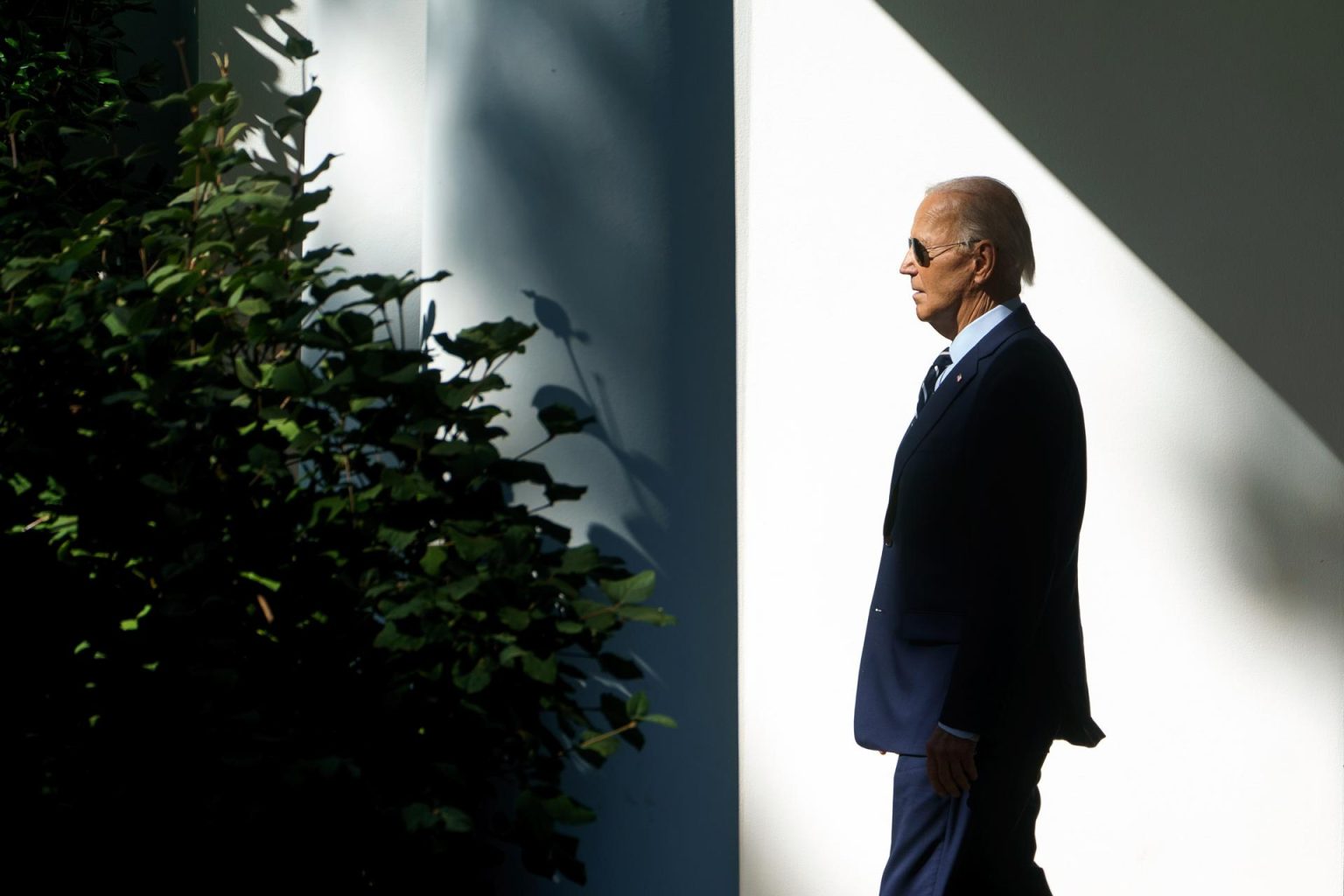 El presidente de EE.UU. Joe Biden sale de la Casa Blanca en el Marine One en Washington (Estados Unidos). El Presidente Biden visitará Wisconsin y Pensilvania. EFE/ EPA/ WILL OLIVER