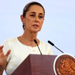 La presidenta de México, Claudia Sheinbaum, habla durante una conferencia de prensa este domingo, en Acapulco en el estado de Guerrero (México). EFE/David Guzmán