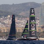 El Prada Luna Rossa Pirelli (ITA) (i), y el Ineos Britannia durante la sexta jornada de la final de la Copa Louis Vuitton celebrada en Barcelona el pasado día 4 de octubre. EFE/ Toni Albir