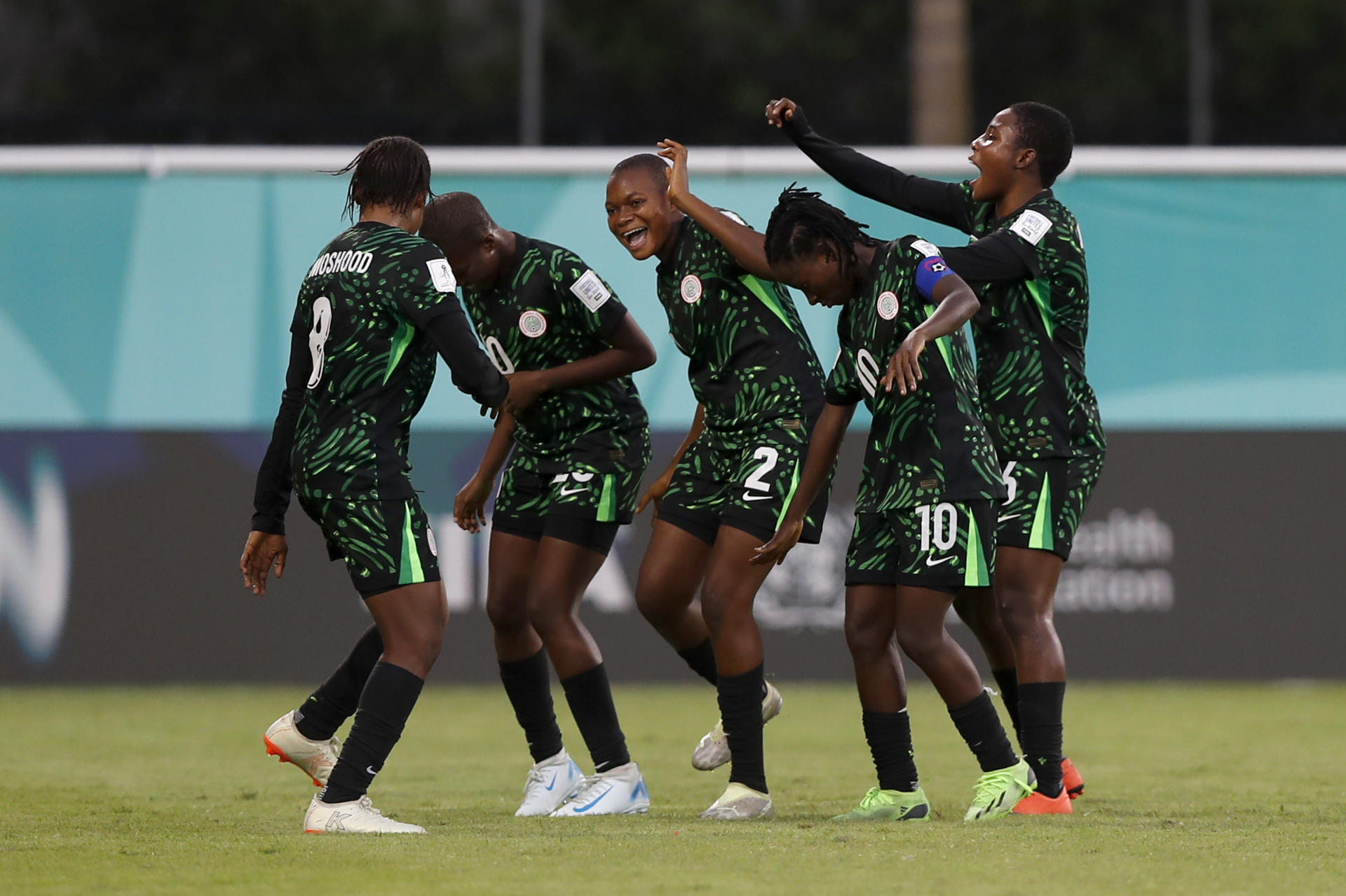 Jugadoras de Nigeria celebran un gol en un partido del grupo A de la Copa Mundial Femenina sub-17. EFE/ Diana Sánchez
