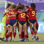 Jugadoras de España celebra al final este sábado, de un partido del grupo B de la Copa Mundial Femenina sub-17. EFE/ Orlando Barría