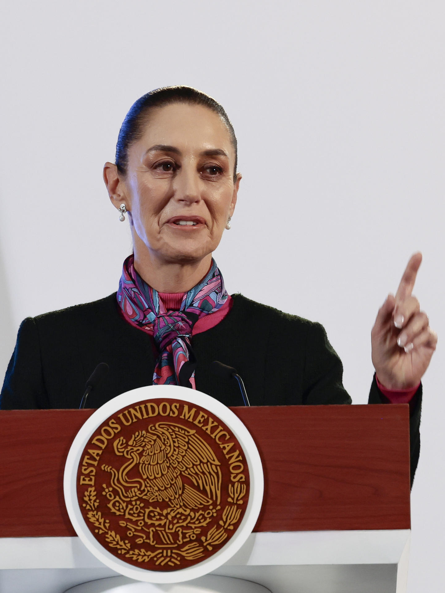 La presidenta de México, Claudia Sheinbaum, habla durante una conferencia de prensa este viernes, en el Palacio Nacional de la Ciudad de México (México). EFE/ José Méndez