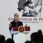 La presidenta de México, Claudia Sheinbaum, habla durante una conferencia de prensa este viernes, en el Palacio Nacional de la Ciudad de México (México). EFE/ José Méndez