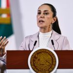 La presidenta de México Claudia Sheinbaum, habla este viernes durante su conferencia de prensa matutina en Palacio Nacional, en la Ciudad de México (México). EFE/ Sáshenka Gutiérrez