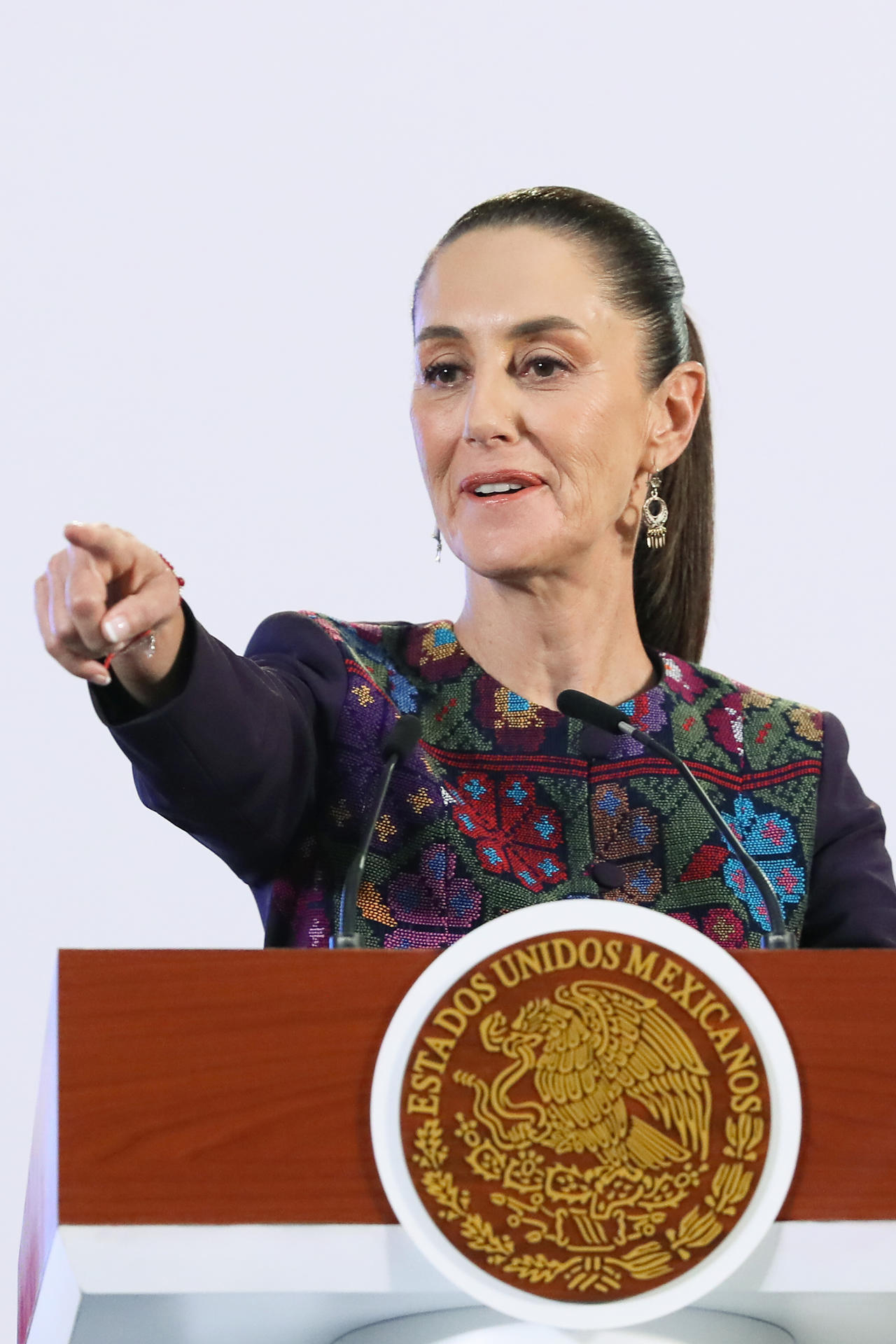 La presidenta de México Claudia Sheinbaum, participa este jueves en una rueda de prensa en Palacio Nacional, en la Ciudad de México (México). EFE/ Mario Guzmán
