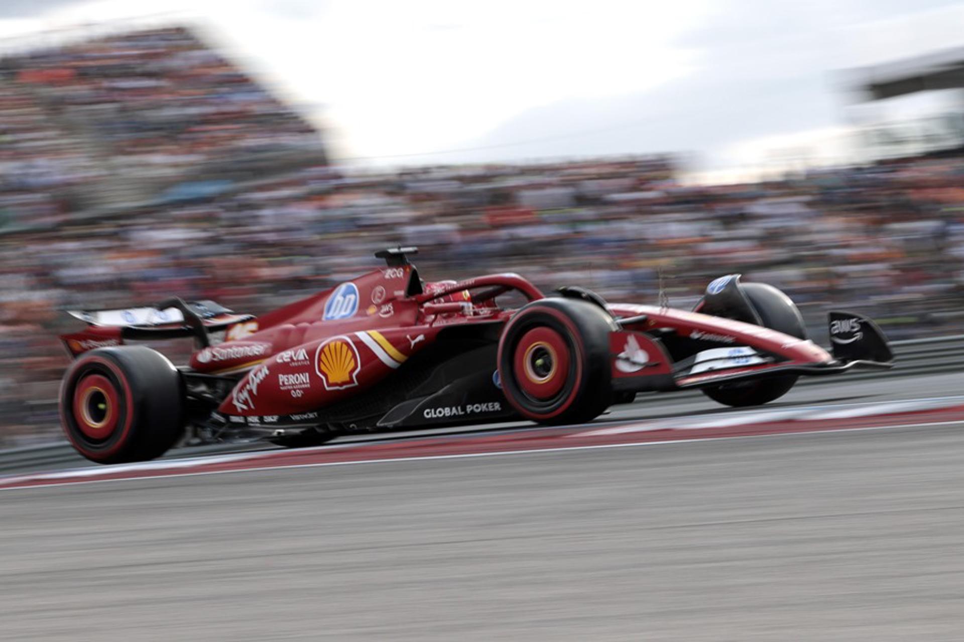 Charles Leclerc del Team Ferrari en acción durante la clasificación para la carrera Sprint en Austin, Texas, EE.UU. EFE/EPA/JOHN MABANGLO
