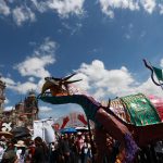 Personas asisten al desfile de alebrijes este sábado, en Ciudad de México (México). EFE/Alex Cruz