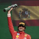 El piloto español del equipo Ferrari Carlos Sainz, celebra tras ganar este domingo en el Gran Premio de Fórmula 1 en el autódromo Hermanos Rodriguez de la Ciudad de México (México). EFE/José Méndez