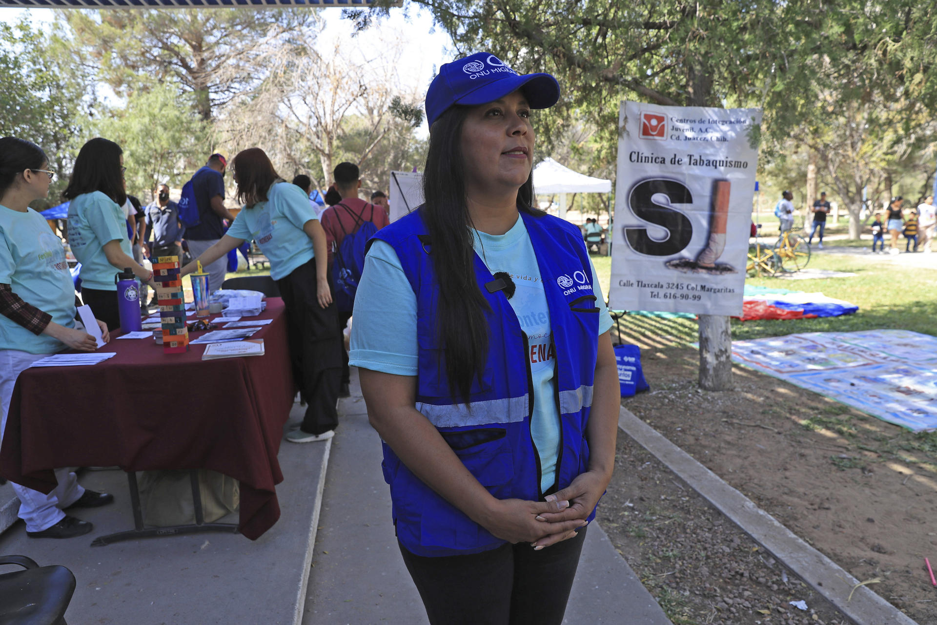 La representante de la Organización Internacional de las Migraciones, Gaby González, habla durante una entrevista con EFE, este viernes en la fronteriza Ciudad Juárez, en el estado de Chihuahua (México). EFE/Luis Torres
