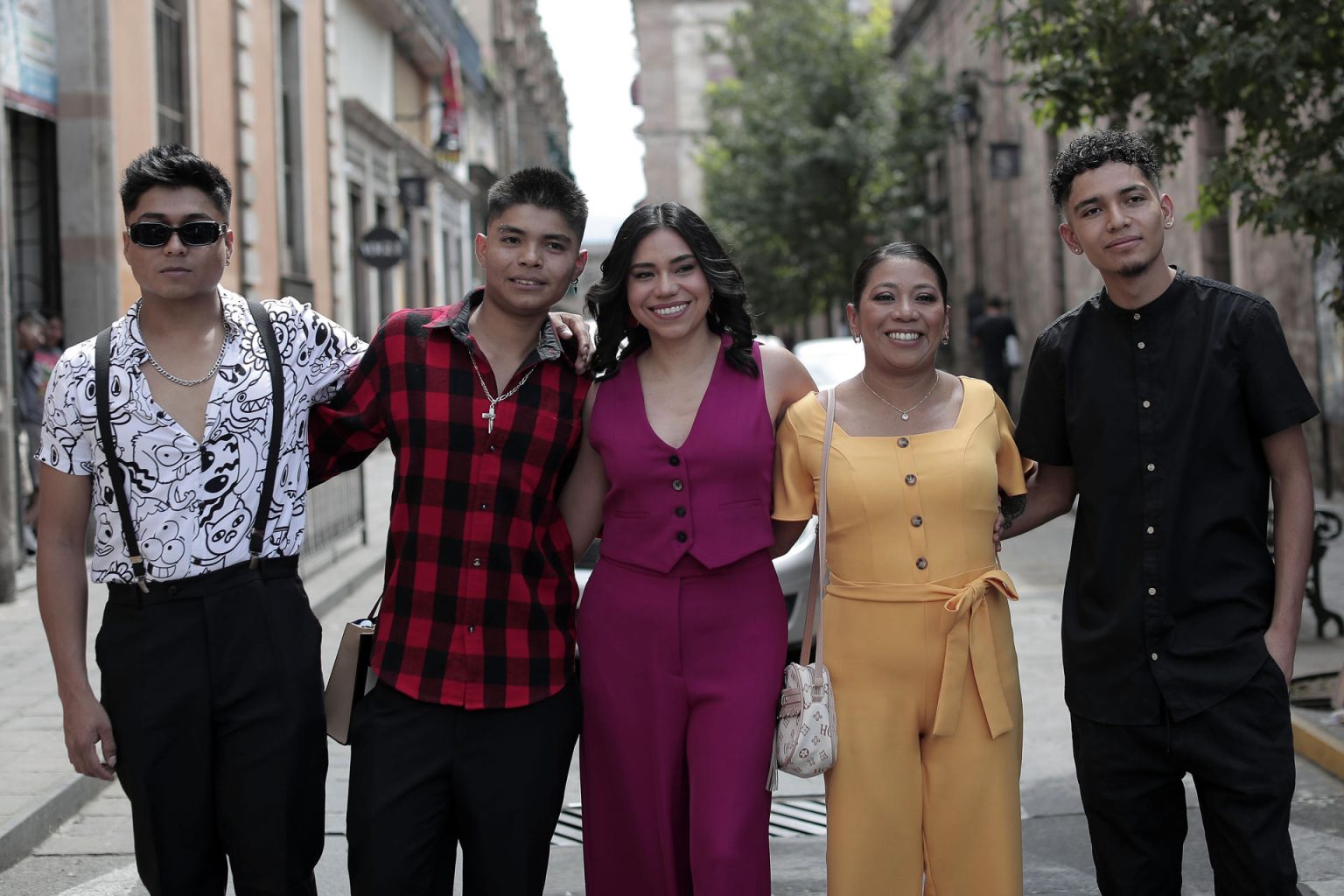 Los actores de la película mexicana 'Sujo', desde la izquierda, Jairo Hernández, Juan Jesús Varela, Karla Garrido, Yadira Pérez y Alexis Verela, posan durante su participación en el Festival Internacional de Cine de Morelia (FICM), el 19 de octubre de 2024, en el estado de Michoacán (México). EFE/Iván Villanueva