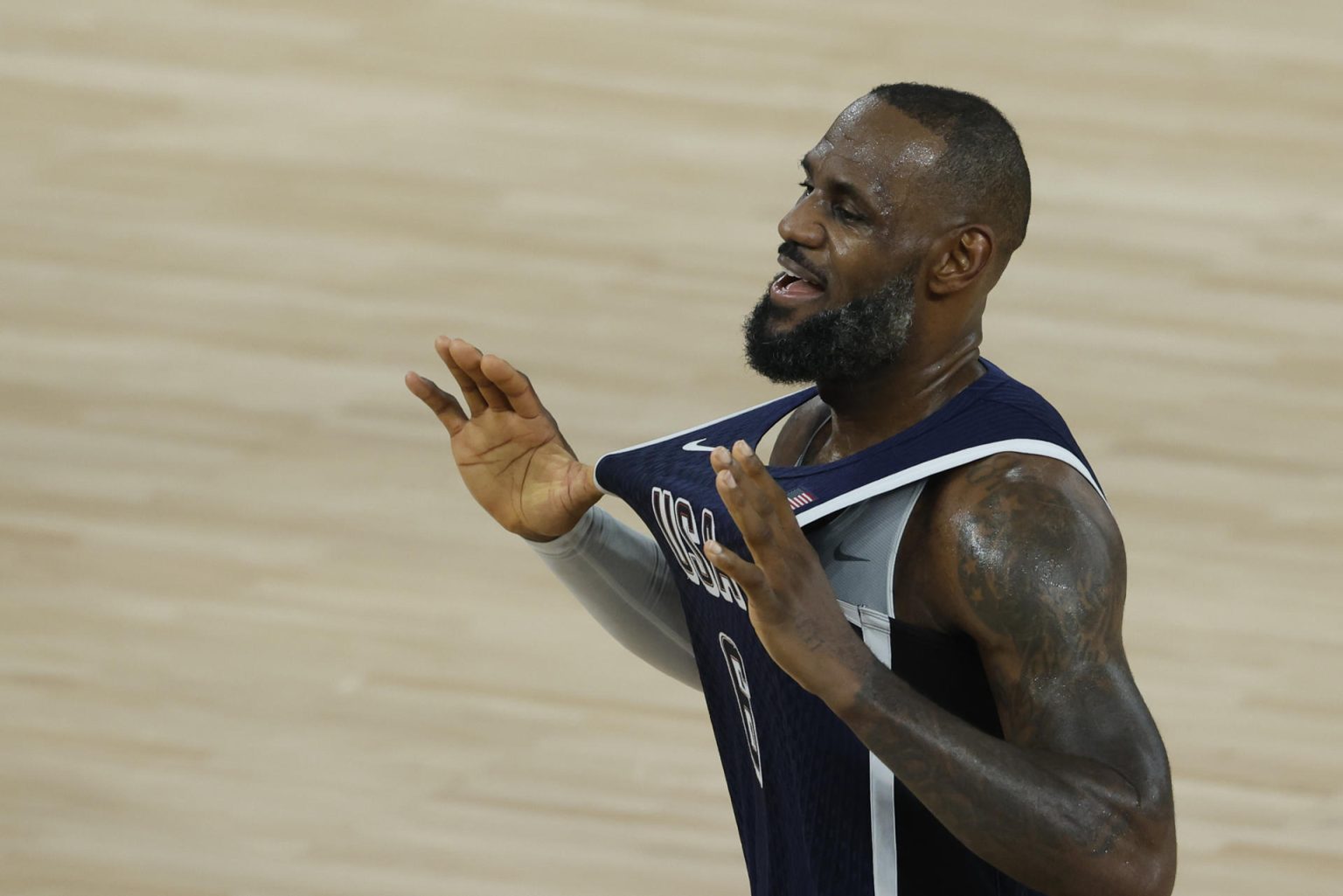 Fotografía de archivo de Lebron James durante la campaña de Estados Unidos en los Juegos Olímpicos de París. EFE/ Juanjo Martin