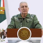 Fotografía cedida por la Presidencia de México del titular de la Secretaría de Defensa Nacional (Sedena), el general Ricardo Trevilla, durante una rueda de prensa en el Palacio Nacional, este martes en la Ciudad de México (México). EFE/ Presidencia de México/SOLO USO EDITORIAL/SOLO DISPONIBLE PARA ILUSTRAR LA NOTICIA QUE ACOMPAÑA(CRÉDITO OBLIGATORIO)