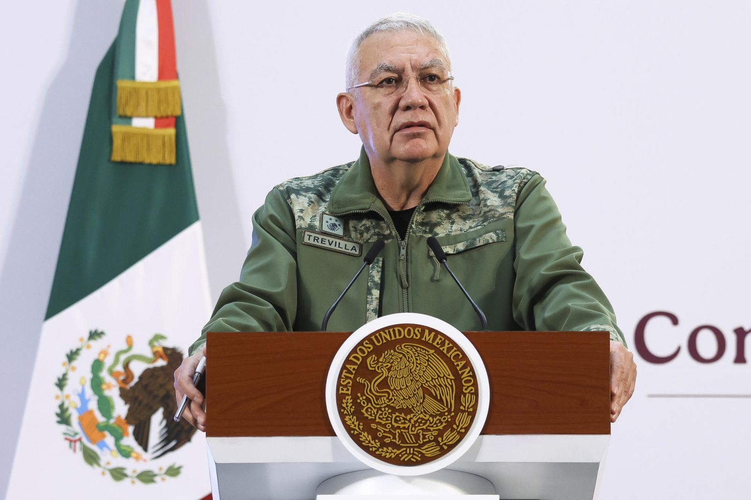 Fotografía cedida por la Presidencia de México del titular de la Secretaría de Defensa Nacional (Sedena), el general Ricardo Trevilla, durante una rueda de prensa en el Palacio Nacional, este martes en la Ciudad de México (México). EFE/ Presidencia de México/SOLO USO EDITORIAL/SOLO DISPONIBLE PARA ILUSTRAR LA NOTICIA QUE ACOMPAÑA(CRÉDITO OBLIGATORIO)