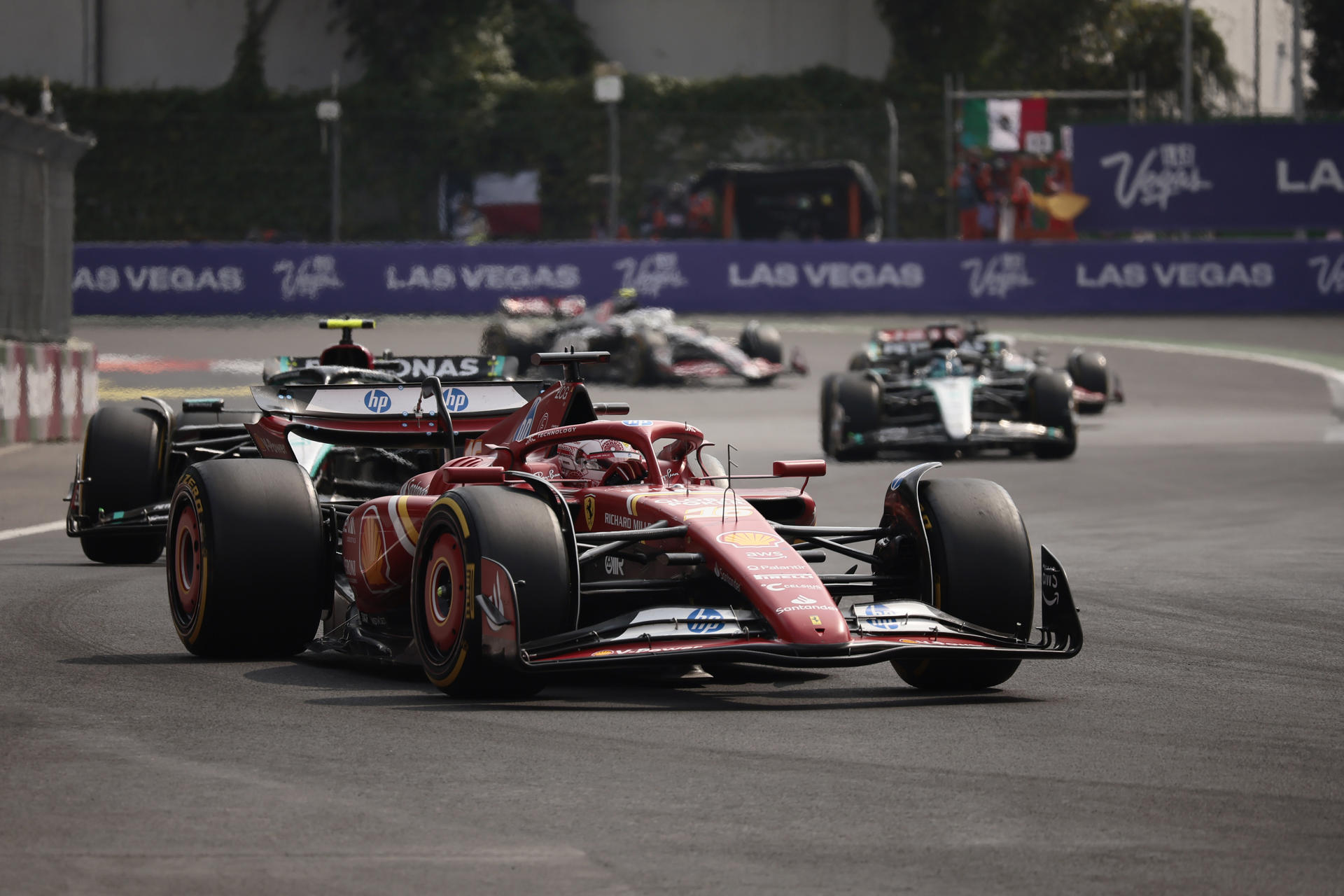 El piloto monegasco del equipo Ferrari Charles Leclerc, participa este domingo en el Gran Premio de Fórmula 1 en el autódromo Hermanos Rodriguez de la Ciudad de México (México). EFE/José Méndez
