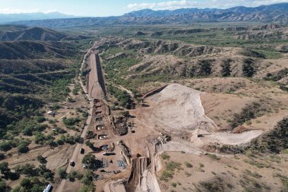 Fotografía aérea de la construcción de vías férreas, este jueves en la ciudad de Hermosillo en el estado de Sonora (México). EFE/Daniel Sánchez