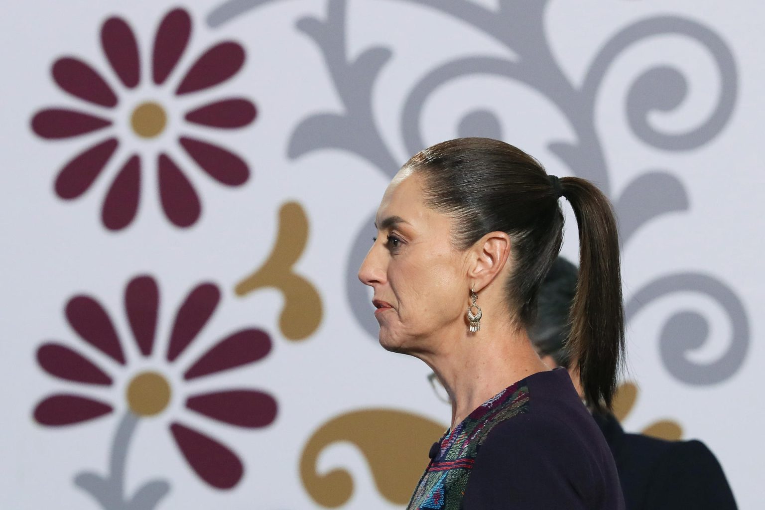 La presidenta de México Claudia Sheinbaum, participa este jueves en una rueda de prensa en Palacio Nacional, en la Ciudad de México (México). EFE/ Mario Guzmán