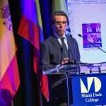 El expresidente del Gobierno español, José María Aznar, habla durante el IX Diálogo Presidencial del Grupo IDEA sobre democracia de ciudadanos y migraciones, este jueves en el Miami Dade College (MDC), en Miami, Florida (Estados Unidos). EFE/ Giorgio Viera