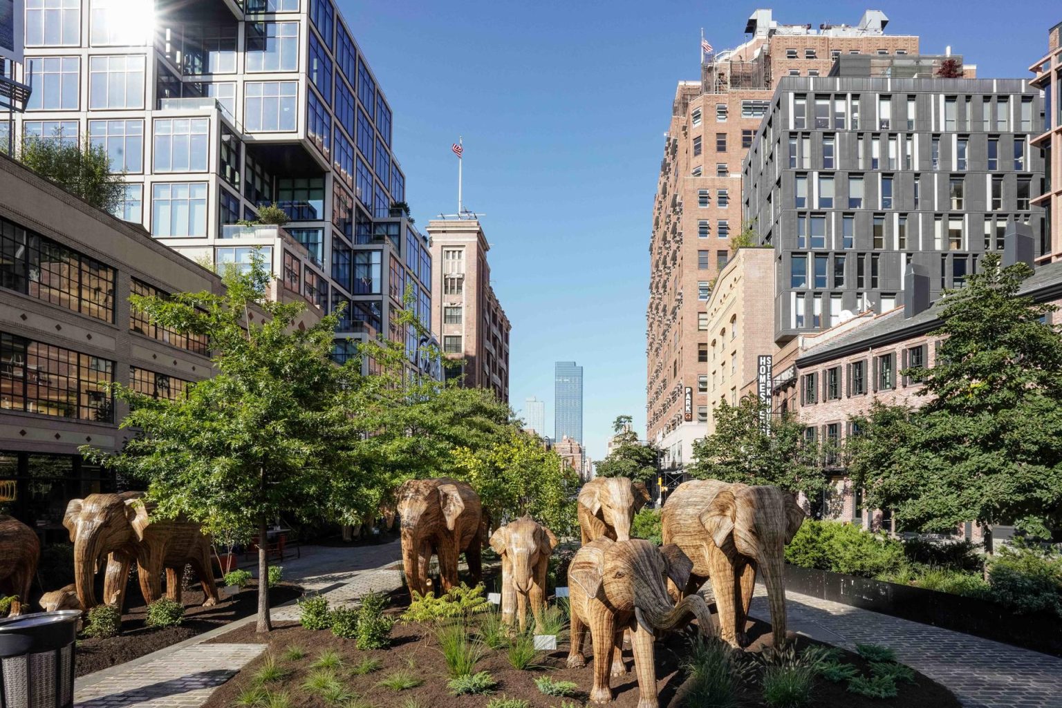 Fotografía sin fecha específica, cedida por Mark Warne, muestra la instalación de elefantes indios de la exposición 'The Great Elephant Migration', durante su inauguración en Nueva York (EE.UU.). EFE/ Mark Warne SÓLO USO EDITORIAL/SÓLO DISPONIBLE PARA ILUSTRAR LA NOTICIA QUE ACOMPAÑA (CRÉDITO OBLIGATORIO)