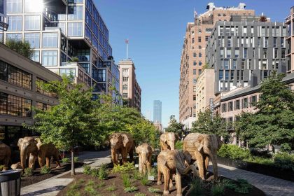 Fotografía sin fecha específica, cedida por Mark Warne, muestra la instalación de elefantes indios de la exposición 'The Great Elephant Migration', durante su inauguración en Nueva York (EE.UU.). EFE/ Mark Warne SÓLO USO EDITORIAL/SÓLO DISPONIBLE PARA ILUSTRAR LA NOTICIA QUE ACOMPAÑA (CRÉDITO OBLIGATORIO)