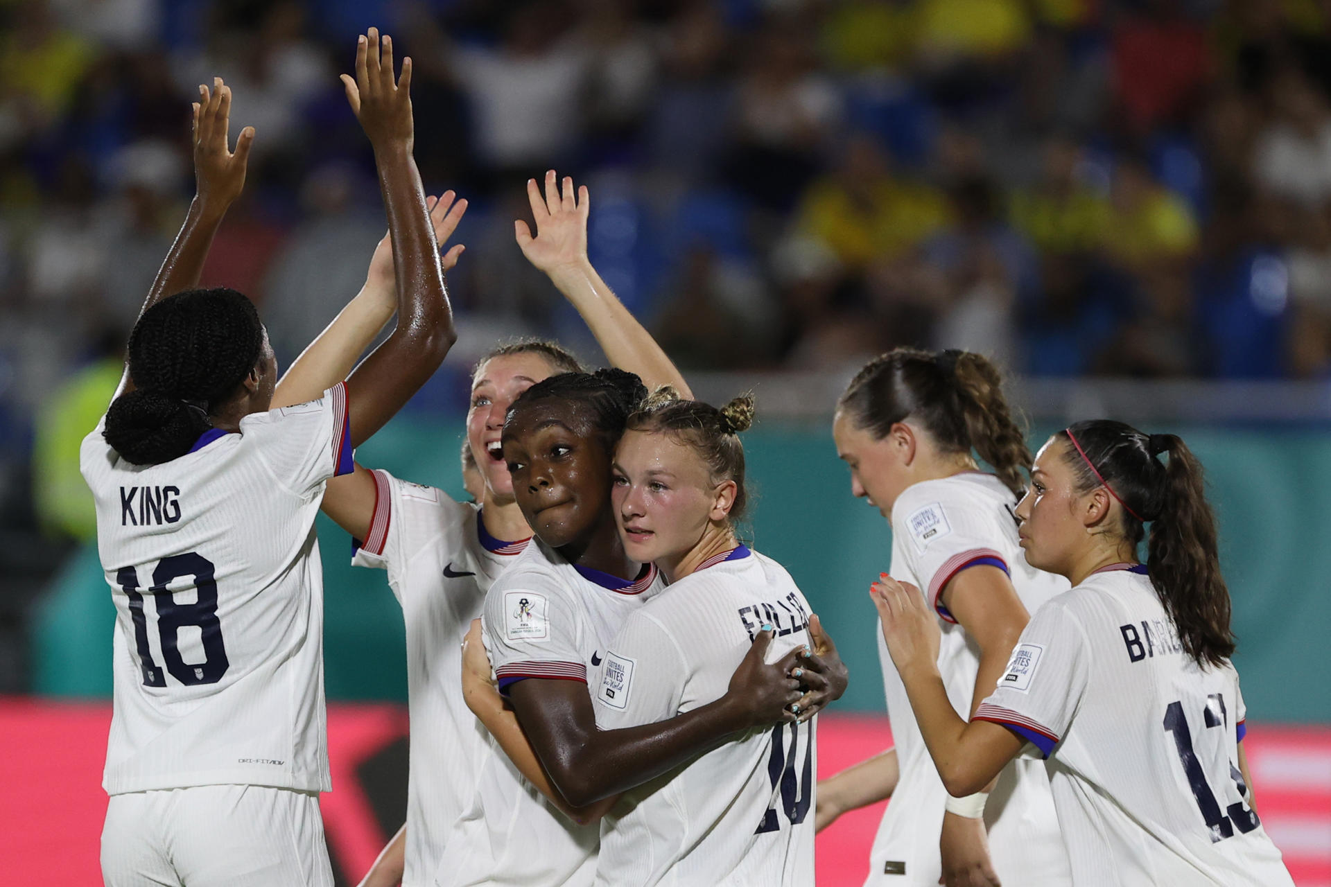 Jugadoras de Estados Unidos celebran un gol este sábado, en un partido del grupo B de la Copa Mundial Femenina sub-17. EFE/ Orlando Barria
