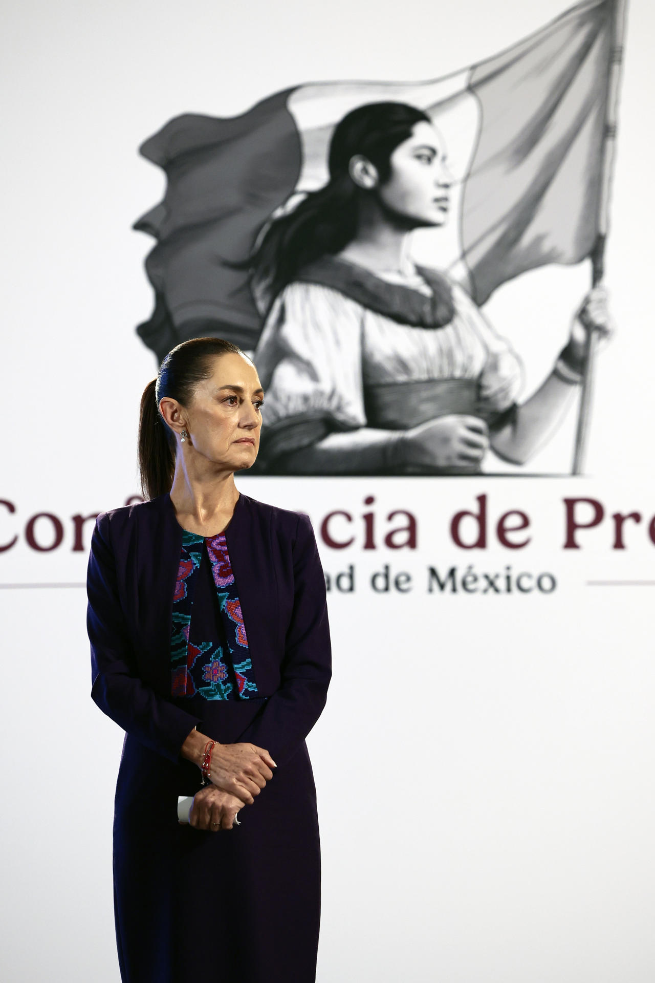 La presidenta de México, Claudia Sheinbaum, participa este miércoles durante su conferencia de prensa matutina en Palacio Nacional de la Ciudad de México (México). EFE/José Méndez
