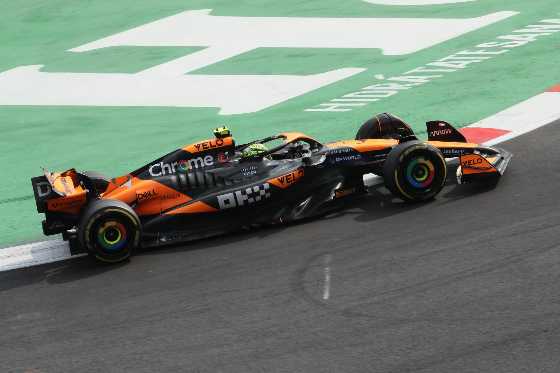 El británico Lando Norris de McLaren compite Gran Premio de México de la Fórmula 1 este domingo, en el Autódromo de los Hermanos Rodríguez en Ciudad de México (México). EFE/ Mario Guzmán
