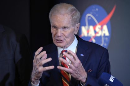 El administrador de la NASA, Bill Nelson, habla durante una rueda de prensa. Fotografía de archivo. EFE/ Lenin Nolly