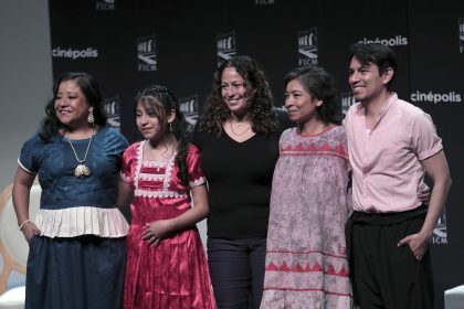 Los actores mexicanos Mónica del Carmen (i), Diana Itzel Cruz (2-i) y José Salof (d), junto a la productora Christine Dávila (c) y la directora Yolanda Cruz posan en una rueda de prensa en el Festival Internacional de Cine de Morelia (FICM) este domingo, en el estado de Michoacán (México). EFE/ Iván Villanueva