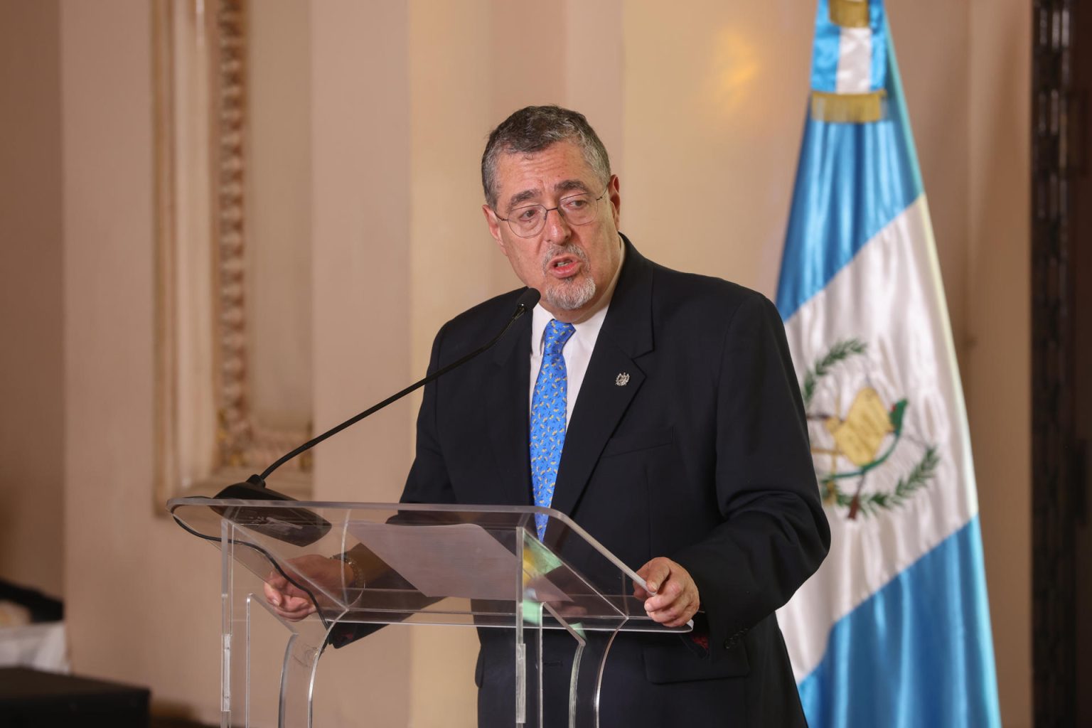 Bernardo Arévalo de León, presidente de Guatemala, habla durante un acto en Ciudad de Guatemala (Guatemala). EFE/ Mariano Macz