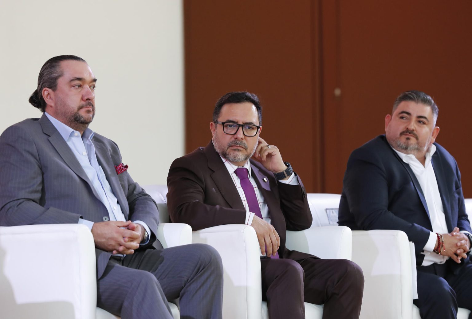 El presidente del Centro de Competitividad de México (CCMX), José Antonio Pérez Anton (i), acompañado del rector general del Instituto Politécnico Nacional (IPN), Arturo Reyes Sandoval (c) y el Director general del Centro de Competitividad de México (CCMX) del Consejo Mexicano de Negocios, Juan Carlos Ostolaza (d), participan este martes en una rueda de prensa en las Instalaciones del Instituto Politécnico Nacional (IPN), en la Ciudad de México (México). EFE/Mario Guzmán