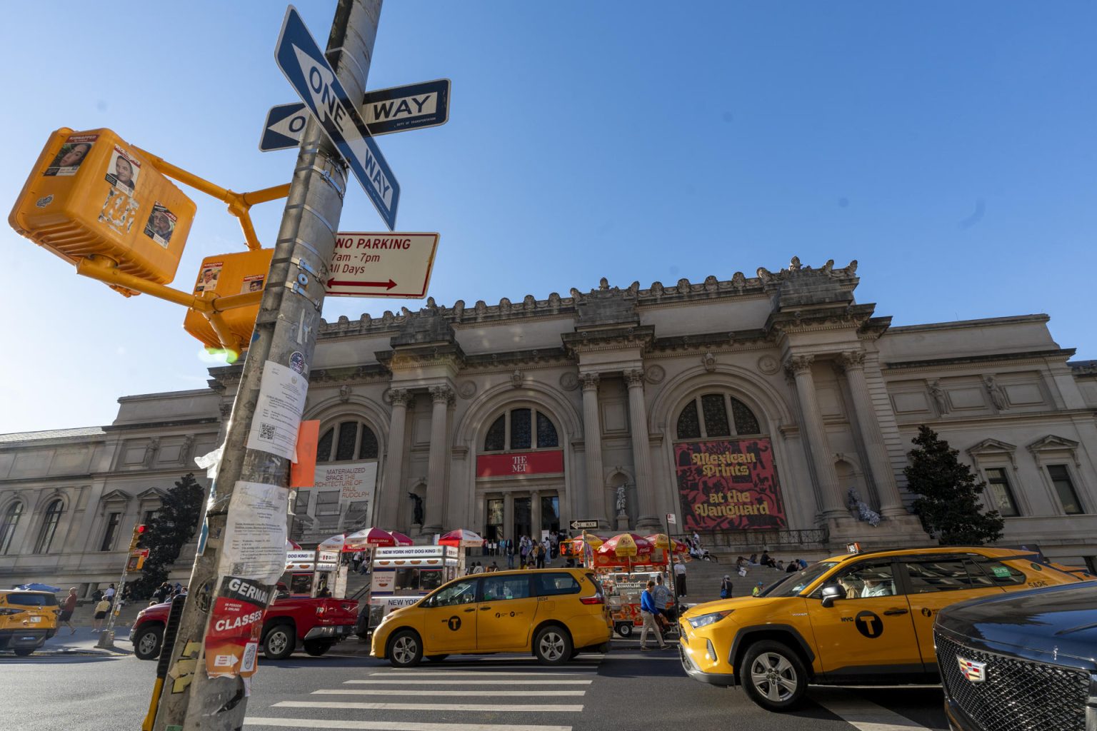 Fotografía del Museo Metropolitano (Met) , este viernes en la Quinta Avenida de Nueva York (Estados Unidos). EFE/ Ángel Colmenares