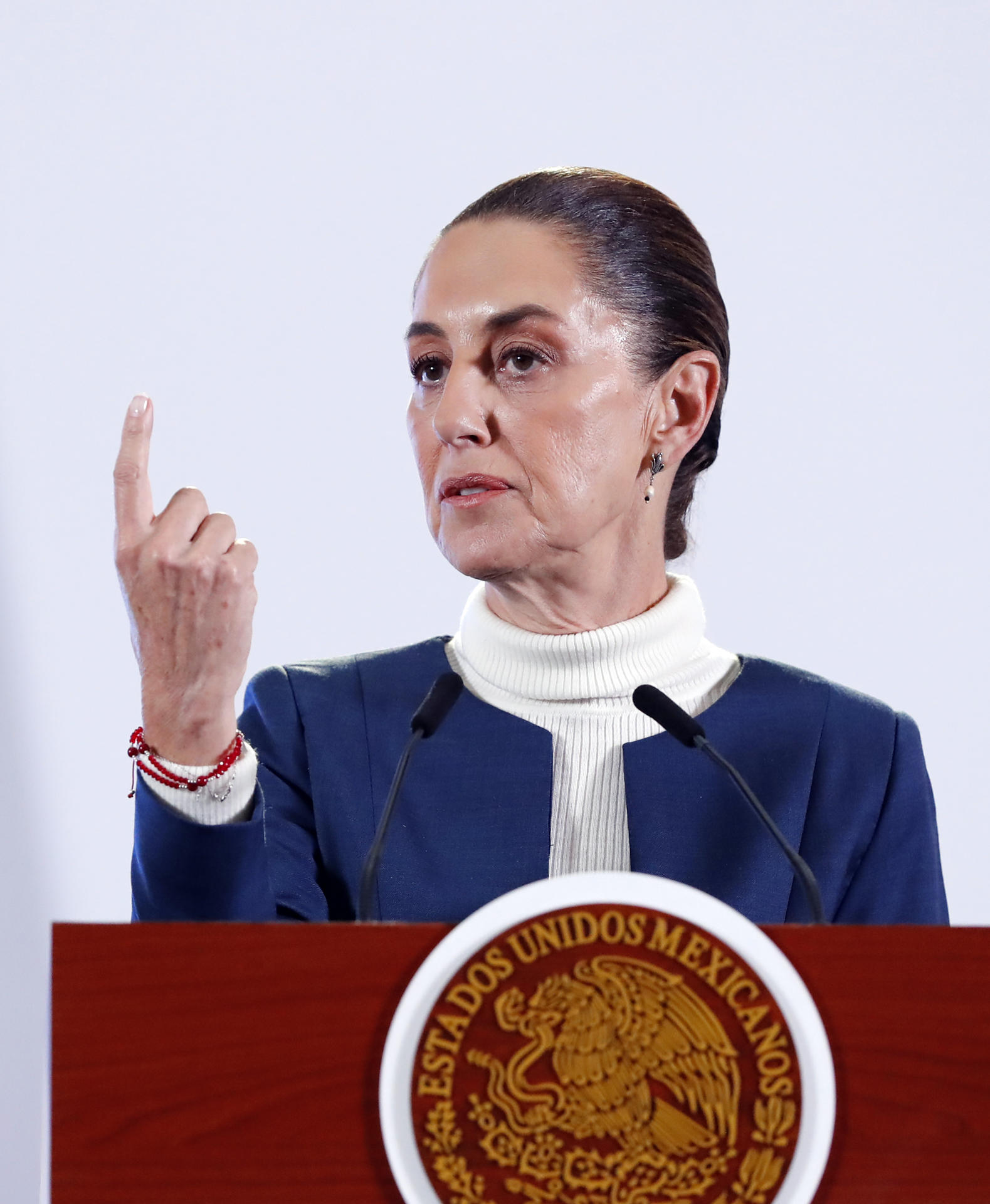 La presidenta de México, Claudia Sheinbaum, habla durante su conferencia de prensa este miércoles en el Palacio Nacional de la Ciudad de México (México). EFE/ Mario Guzmán
