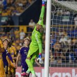 Fotografía de archivo del portero peruano Pedro Gallese en un partido reciente de su club, Orlando City.EFE/ Miguel Sierra