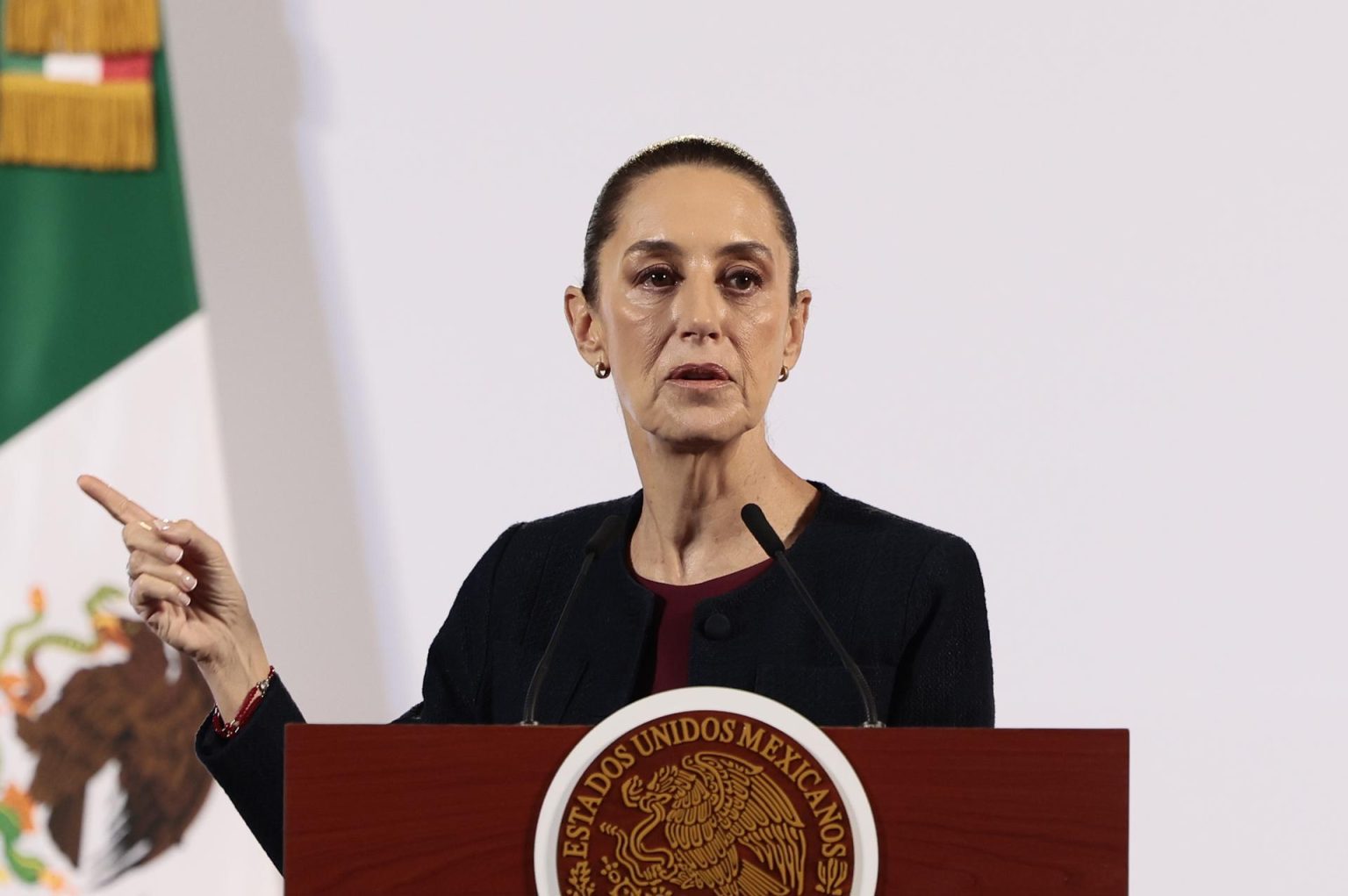 La presidenta de México, Claudia Sheinbaum. participa durante una rueda de prensa este viernes, en Palacio Nacional de la Ciudad de México (México). EFE/José Méndez