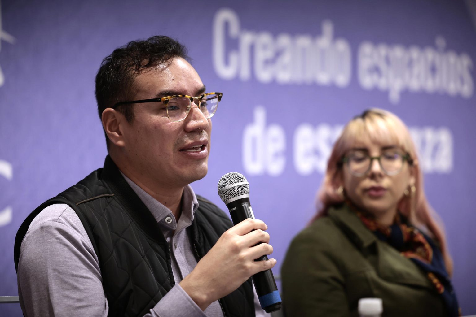 El representante de ProDESC, Guillermo Torres, participa en una conferencia de prensa este jueves, en Ciudad de México (México). EFE/ José Méndez