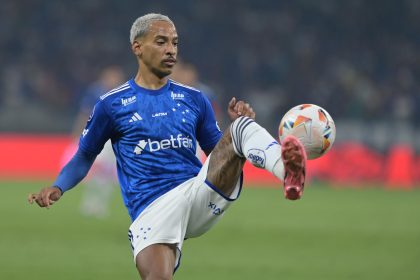 Fotografía de archivo del creativo Matheus Pereira, figura del Cruzeiro, que este sábado disputa con Racing Club en Asunción el título de la Copa Sudamericana. EFE/ Joao Guilherme