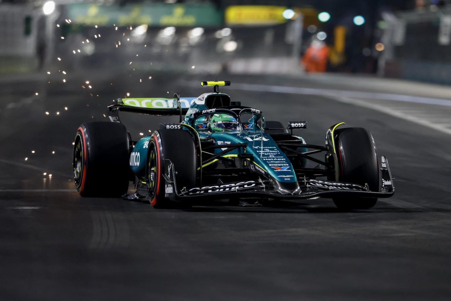 El piloto spañol de Aston Martin, Fernando Alonso, durante la clasificación para el Gran Premio de Fórmula Uno de Las Vegas en Las Vegas. EFE/EPA/SHAWN THEW