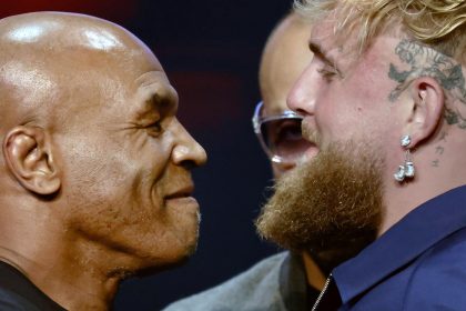 Imagen de archivo del exboxeador estadounidense Myke Tyson (i) y el boxeador y youtuber Jake Paul (d) en la rueda de prensa promocional de una pelea entre ellos, en el Teatro Apollo de Nueva York (Estados Unidos). EFE/ Peter Foley