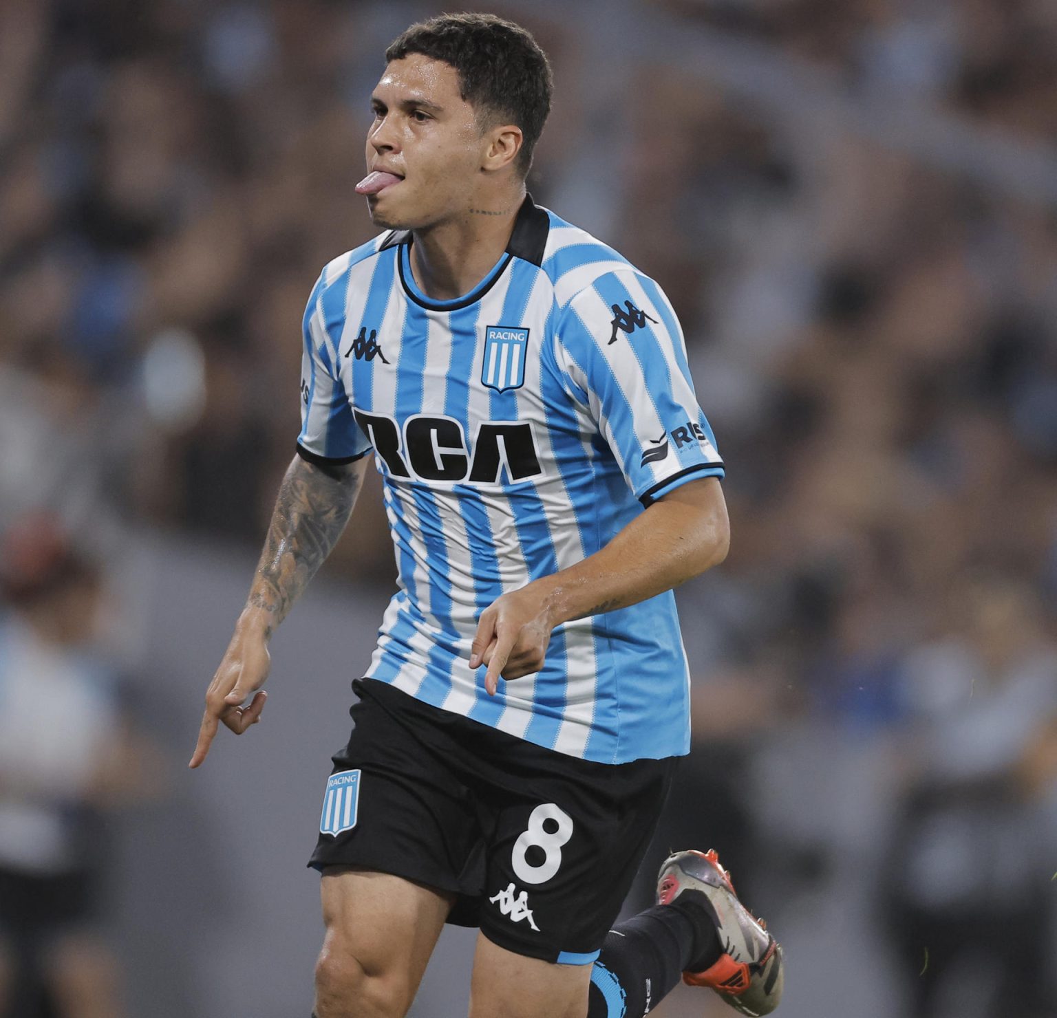 Foto de archivo del creativo colombiano Juan Fernando Quintero, una de las figuras más emblemáticas de Racing Club, que este sábado juega en Asunción la final de la Copa Sudamericana contra Cruzeiro. EFE/ Juan Ignacio Roncoroni