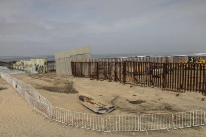 Imagen de archivo de los trabajos del muro fronterizo en las playas de Tijuana, Baja California (México). EFE/Joebeth Terríquez