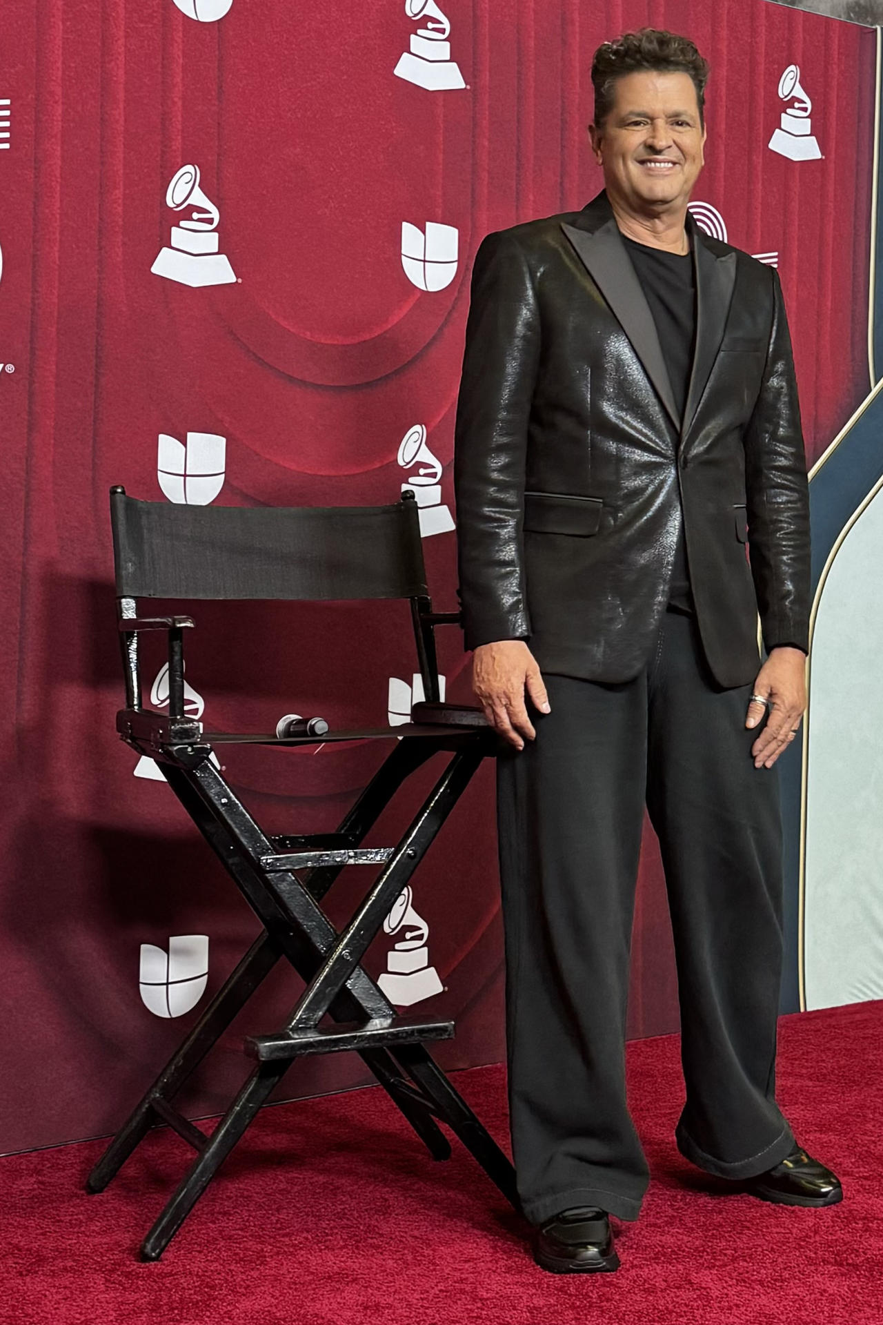 El cantante colombiano Carlos Vives, posa durante una rueda de prensa en el Centro Kaseya, este lunes, en Miami, Florida (Estados Unidos). EFE/ Alicia Civita
