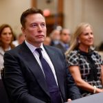 Fotografía divulgada por Team Trump donde aparece el empresario y magnate Elon Musk, escuchando durante la reunión del presidente electo de Estados Unidos, Donald Trump, con legisladores republicanos celebrada este miércoles en Washington (EE.UU.). EFE/Team Trump /SOLO USO EDITORIAL /NO VENTAS /SOLO DISPONIBLE PARA ILUSTRAR LA NOTICIA QUE ACOMPAÑA /CRÉDITO OBLIGATORIO