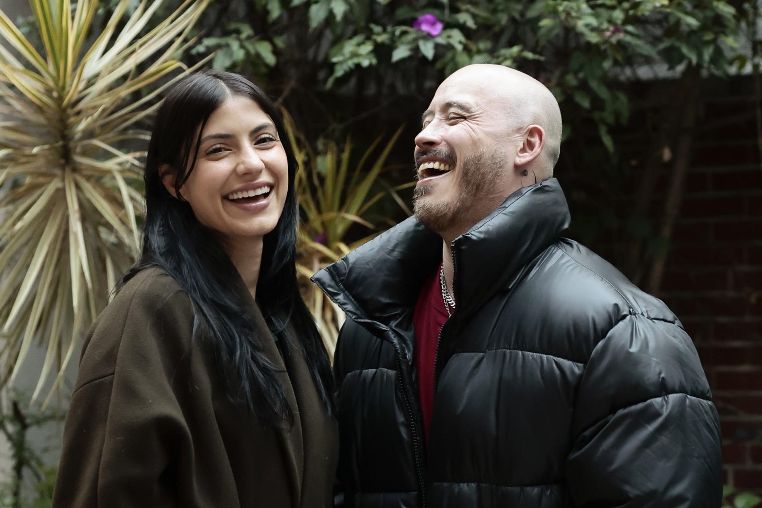 Los actores mexicanos Alejandro Speitzer (i) y Bárbara López, posan durante una entrevista con EFE, este viernes, en la Ciudad de México (México). EFE/ José Méndez